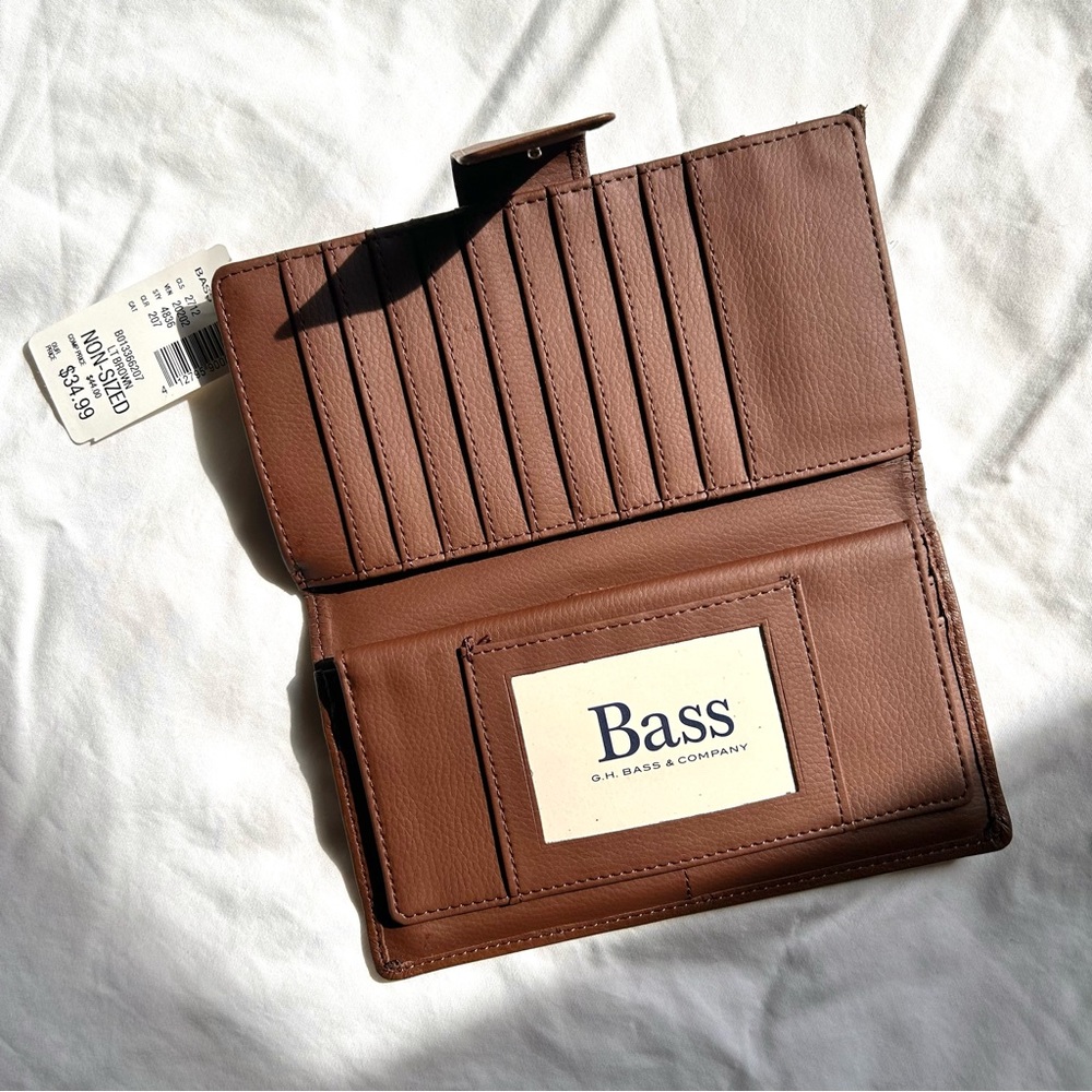 NEW with Tags G.H. Bass & Company Wallet